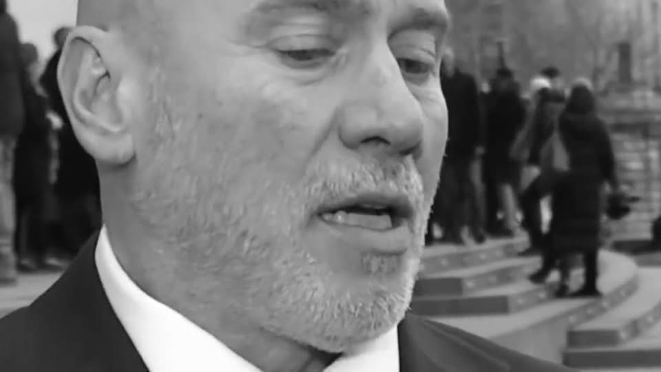 Dacă ai vrea să pui o singură față pe coaliția de guvernare, adică să-i dai un c Dacă ai vrea să pui o singură față pe coaliția de guvernare, adică să-i dai un c